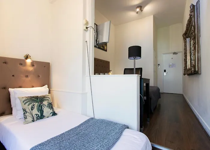 Quentin Museum Square 2*