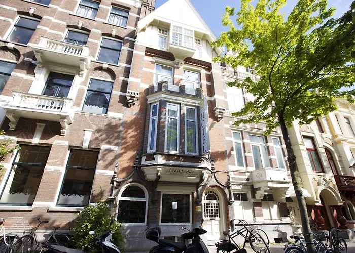 Quentin Museum Square 2*