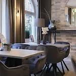 Quentin Museum Square