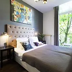 Quentin Museum Square