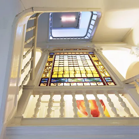 Quentin England מלון