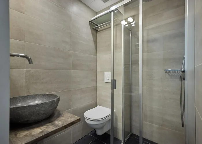 Quentin Museum Square Hotel