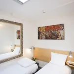 Quentin Museum Square 2*