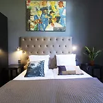 Quentin Museum Square Hotel 2*