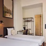 Quentin Museum Square 2*