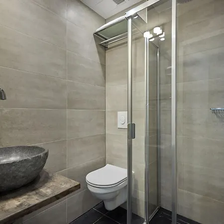 Quentin Museum Square Hotel