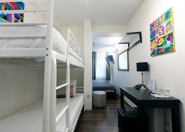 Quentin Museum Square 2*