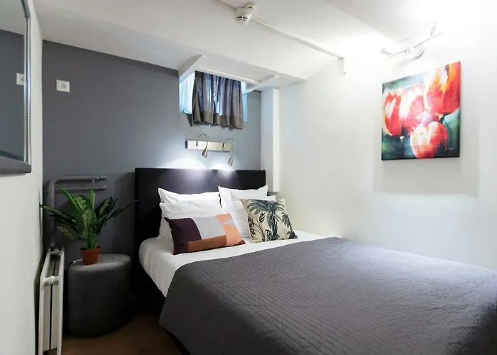 Quentin Museum Square Hotel 2*