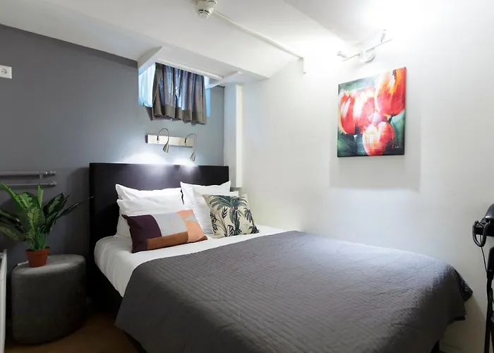 Quentin Museum Square Hotel 2*