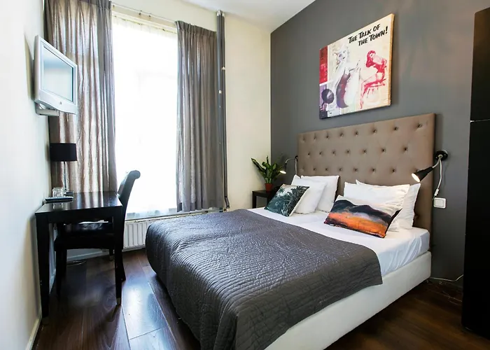 Quentin Museum Square 2*