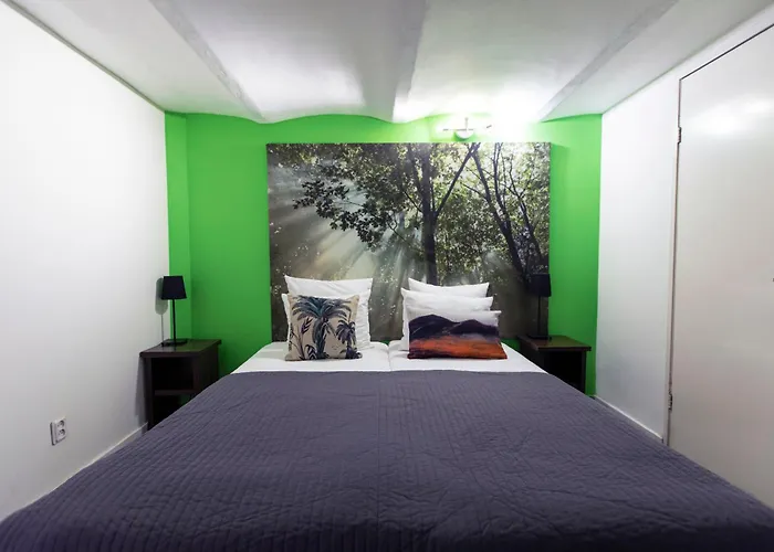 Hotel Quentin Museum Square 2*