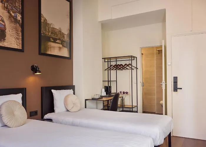 Quentin Museum Square 2*