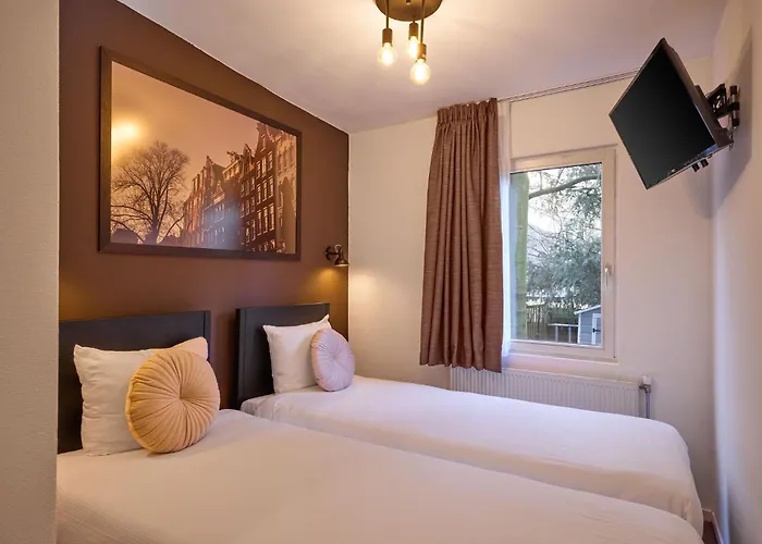 Quentin Museum Square 2*