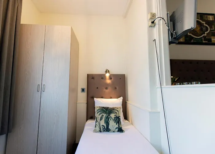 Otel Quentin Museum Square