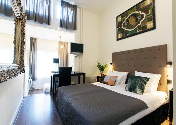 Otel Quentin Museum Square