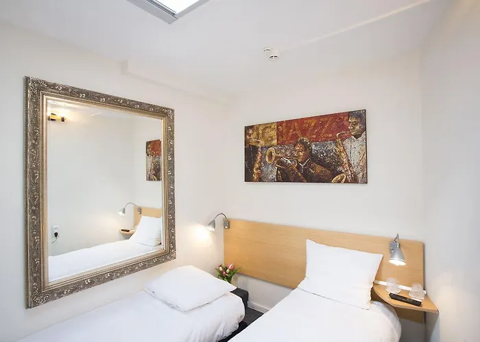 Quentin Museum Square 2*