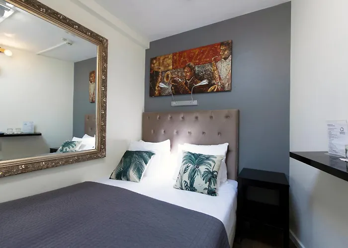 Quentin Museum Square 2*