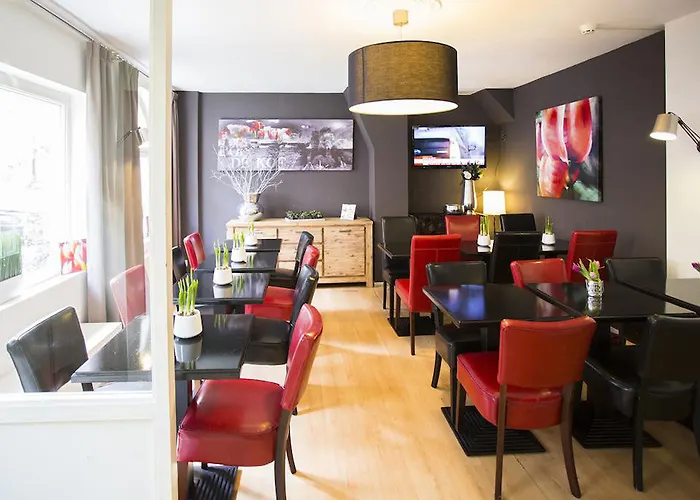 Quentin Museum Square 2*