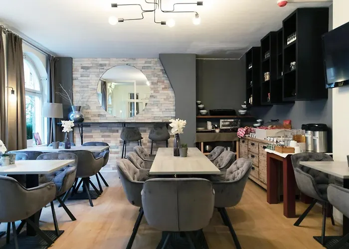 Quentin Museum Square 2*