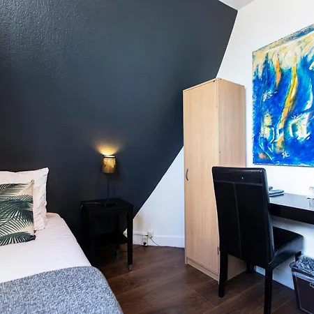 Hotel Quentin Museum Square 2*