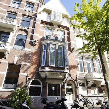 Quentin Museum Square 2*