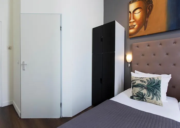 Quentin Museum Square 2* Amsterdam