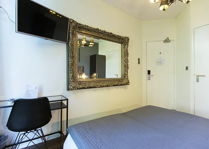 Quentin Museum Square 2*