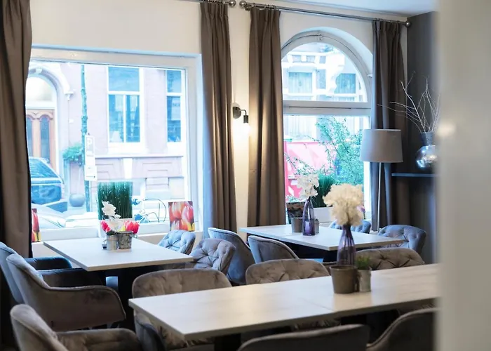 Quentin Museum Square